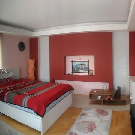 Apartment 2033. Sokak *