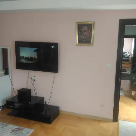 Apartment 2033. Sokak